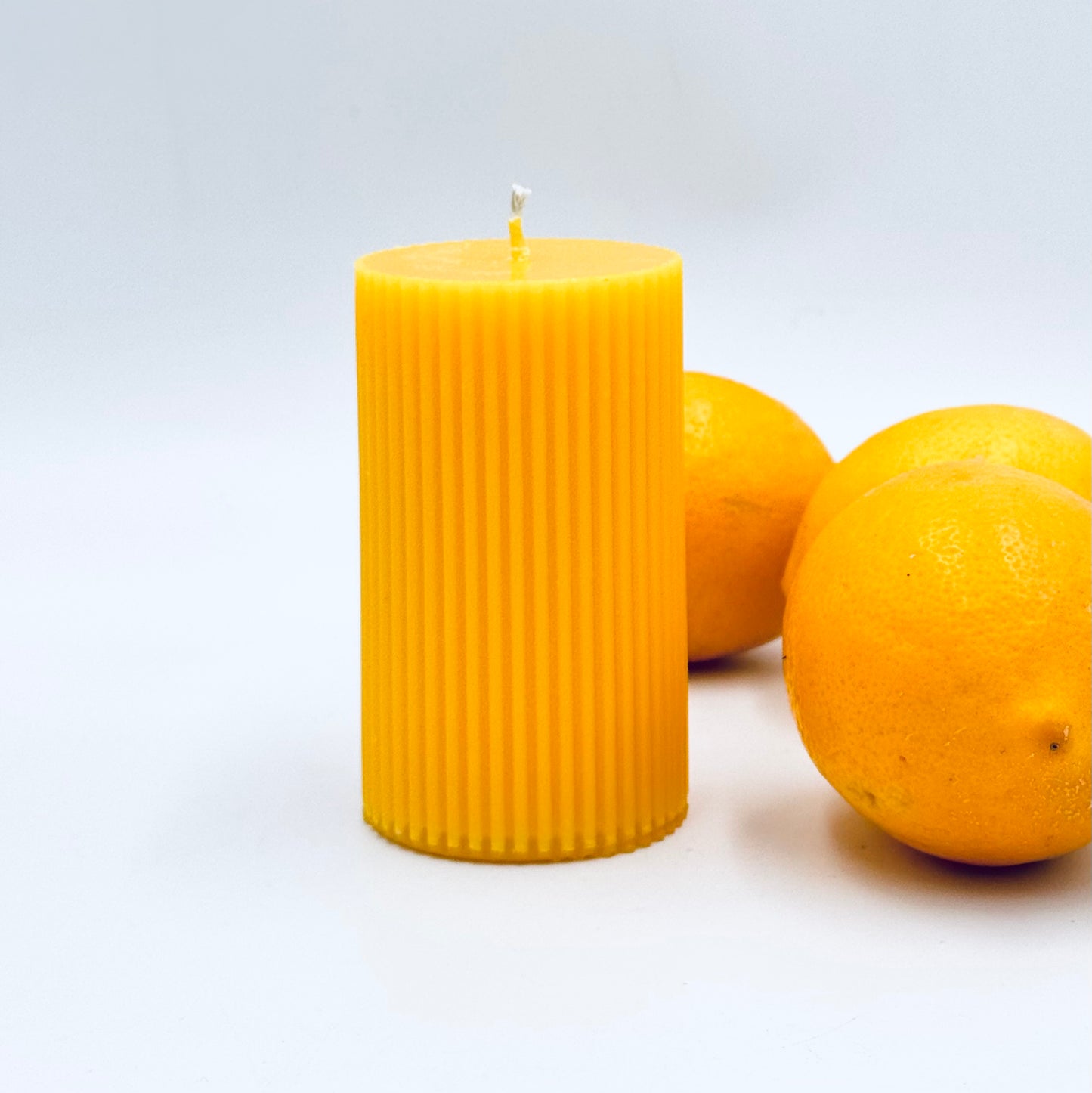 Dizaina svece “Karaliskā”, rievota, dzeltena, 6x10cm