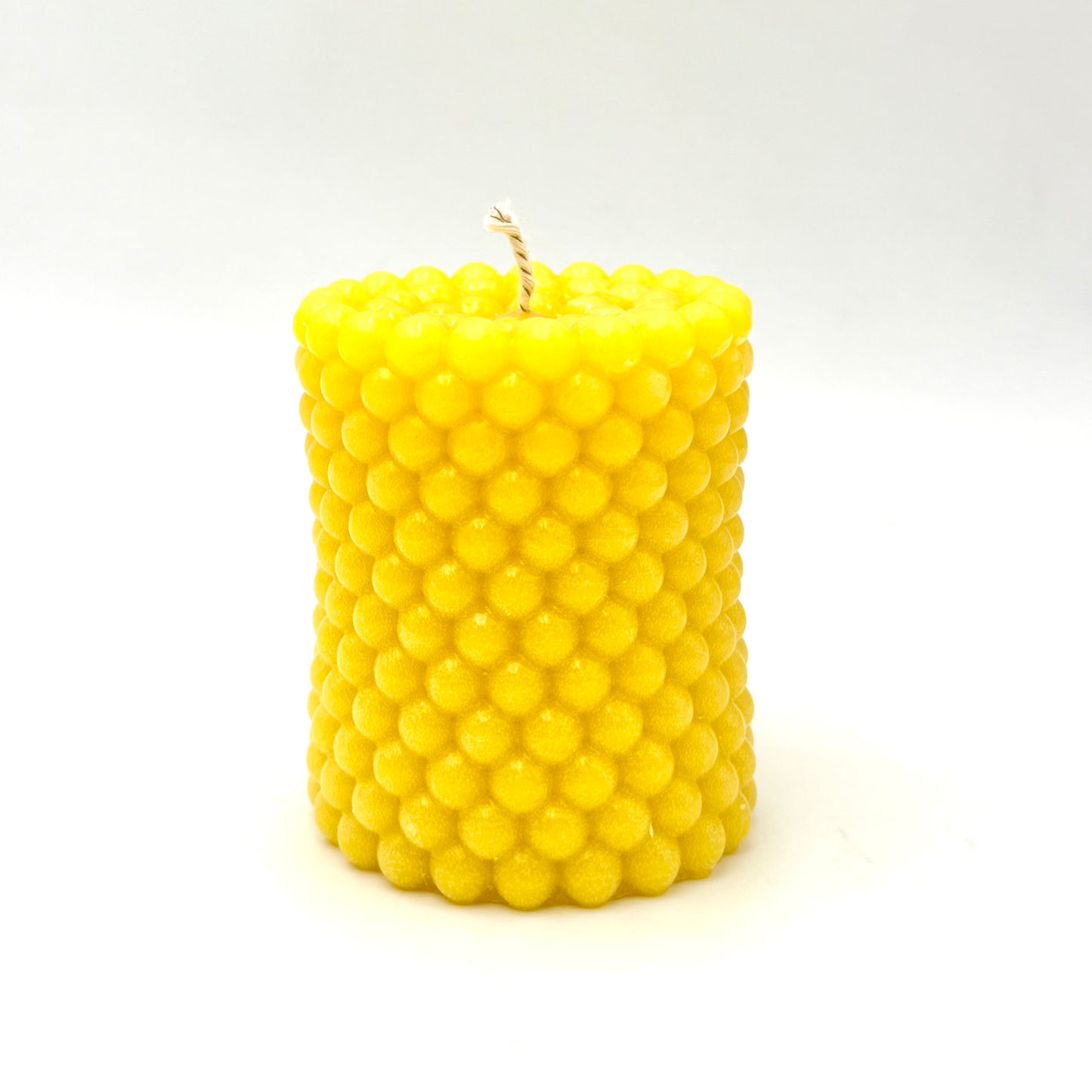 Beeswax candle “Pearl”