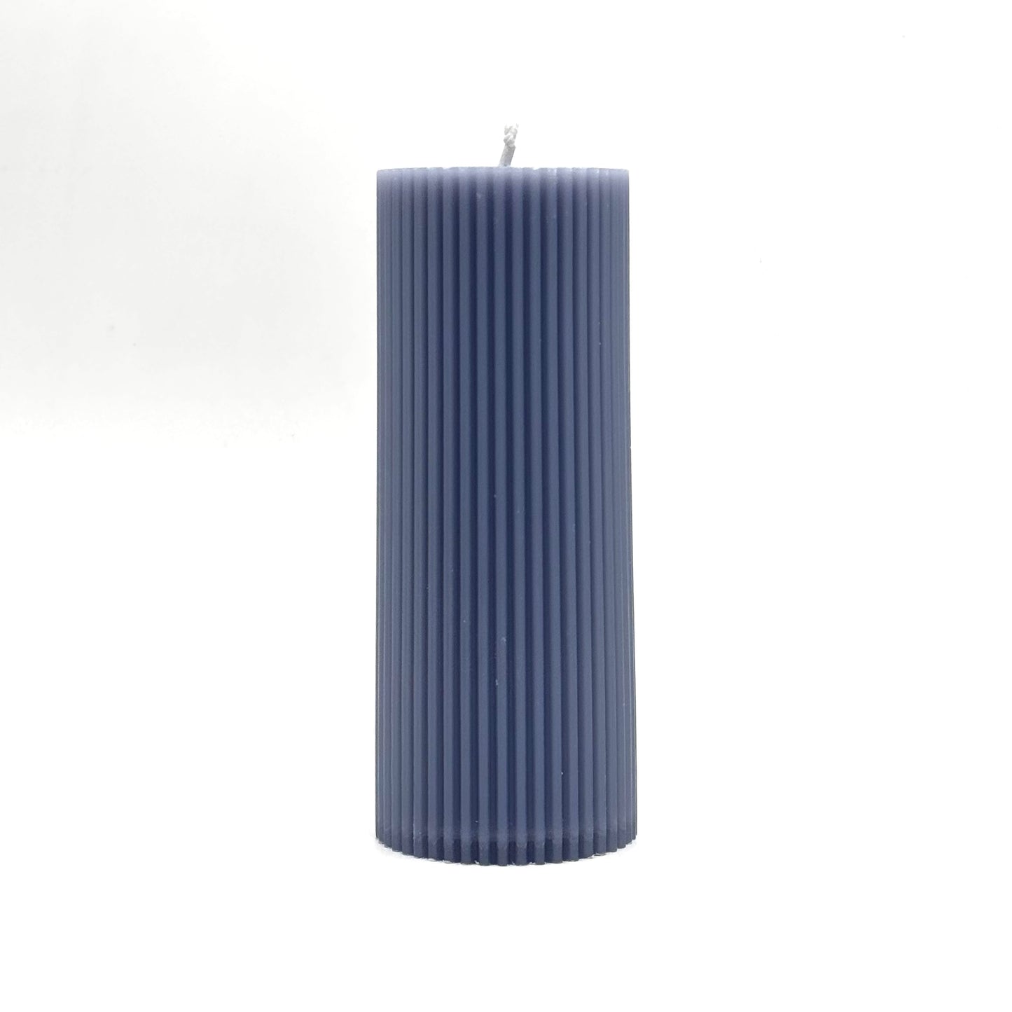 Дизайнерская свеча "Королевская", ребристая, серая, 6х15см