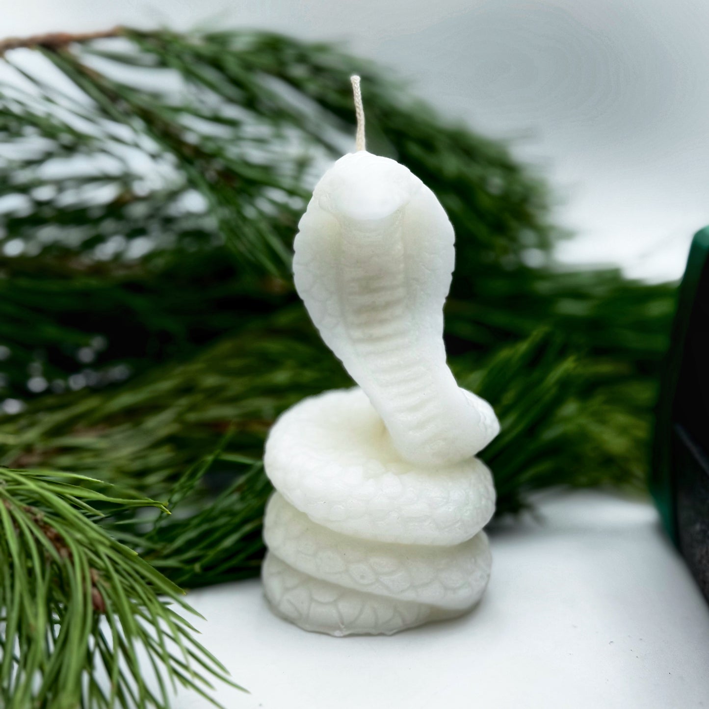 Свеча дизайнерская «Год Змеи - 2025», 5,5х10 см, белая