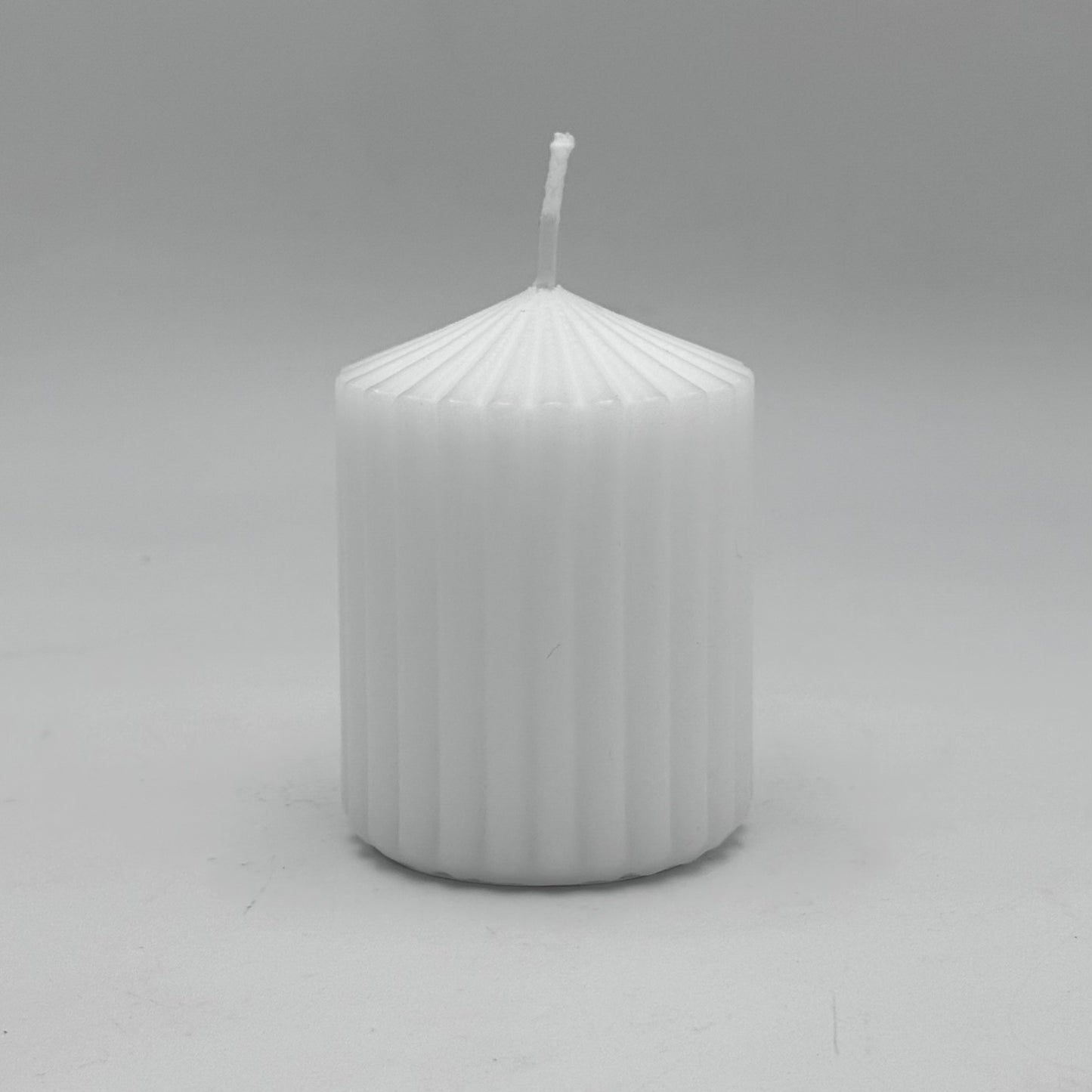 Ribbed cylinder candle, white, 6x8cm