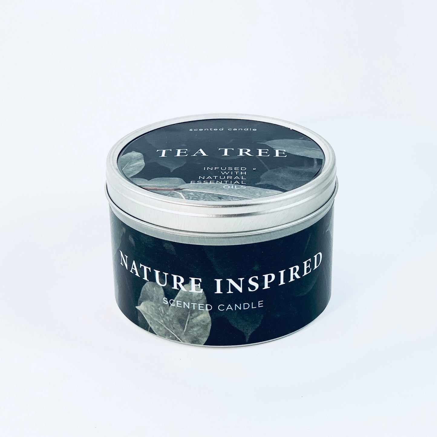 Dabīgā sojas vaska svece metāla trauciņā ar tējaskoka aromātu.