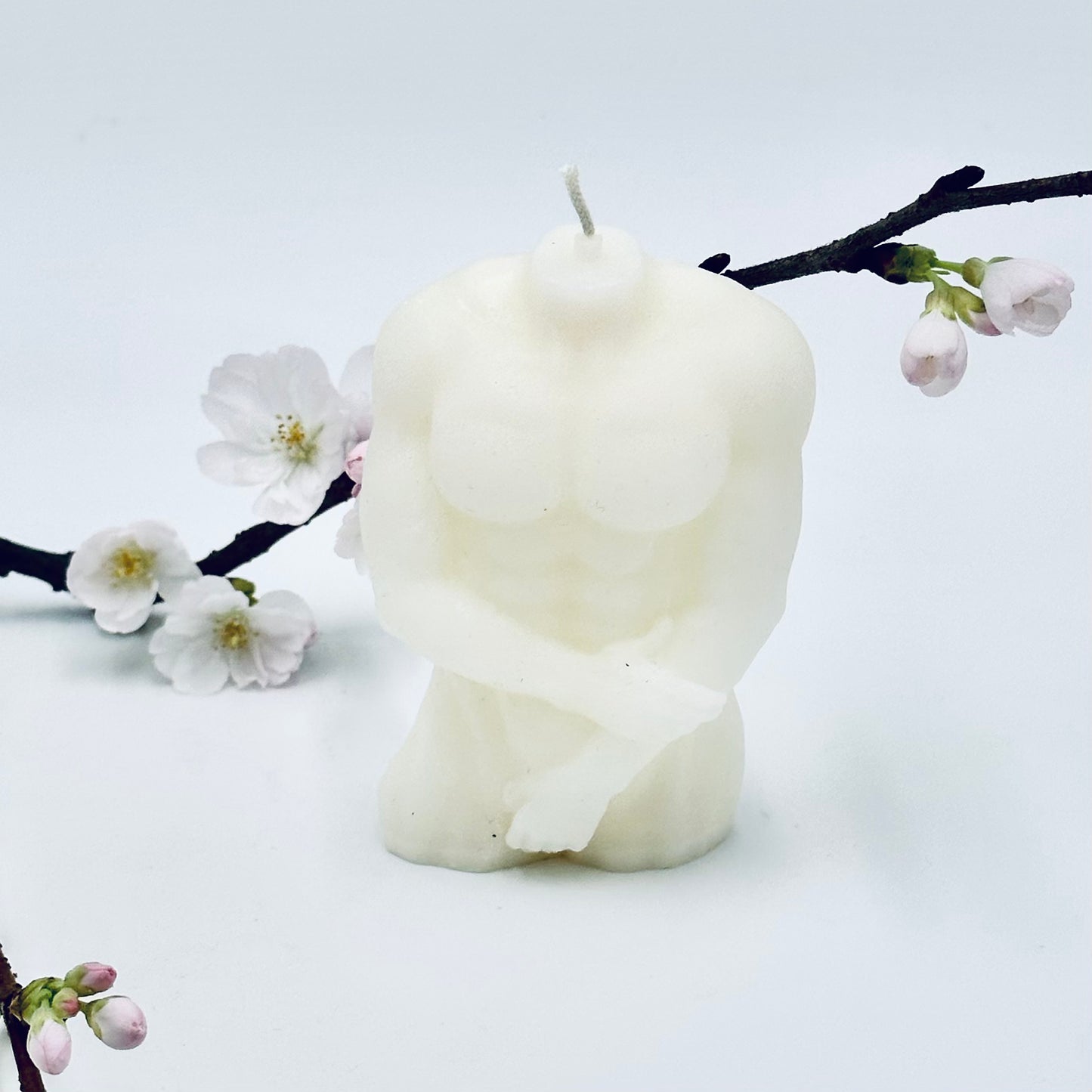 Dizaina svece “Viņa noslēpums”, balta