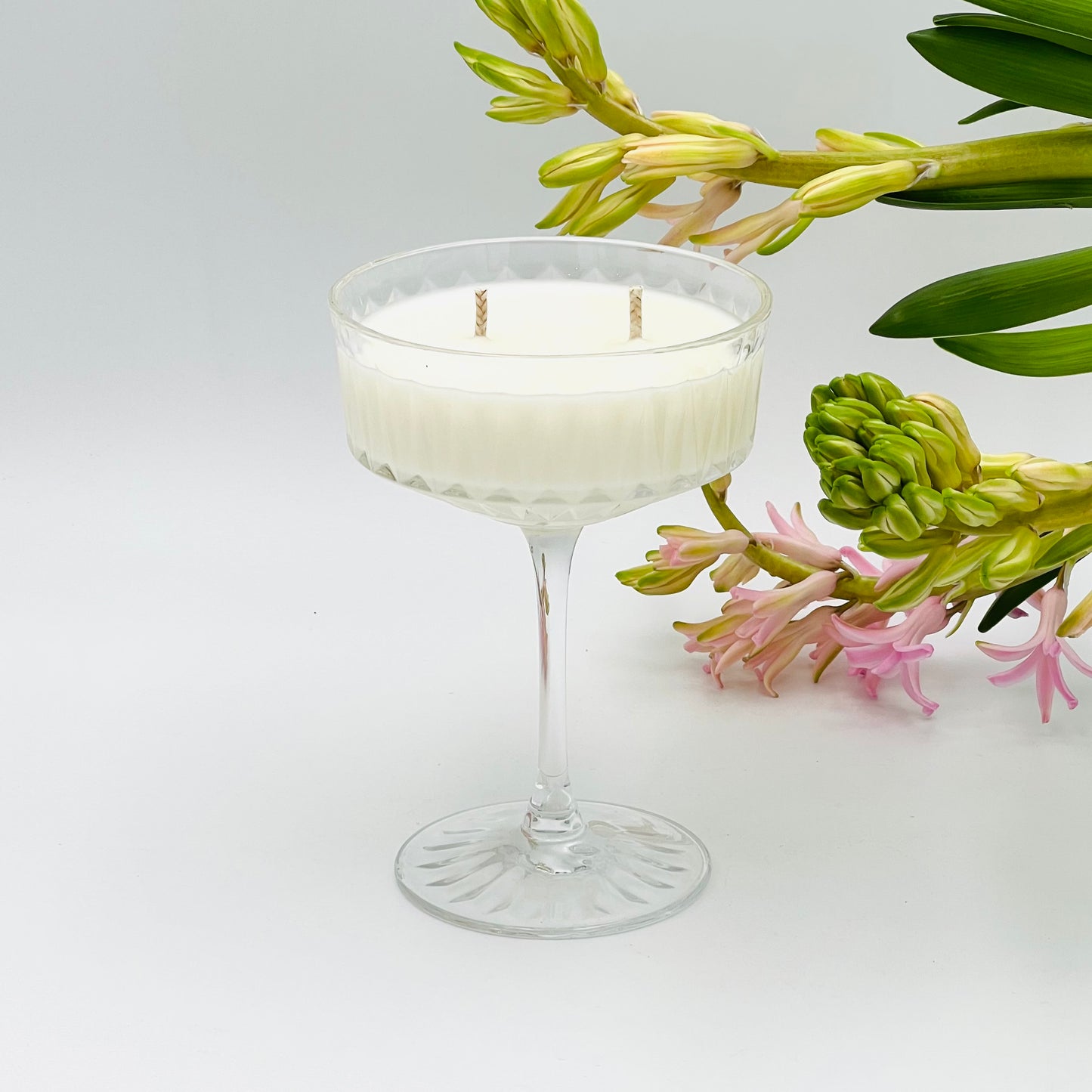 Аромат свечи из натурального соевого воска "SWEET" в прекрасном итальянском хрустальном бокале.