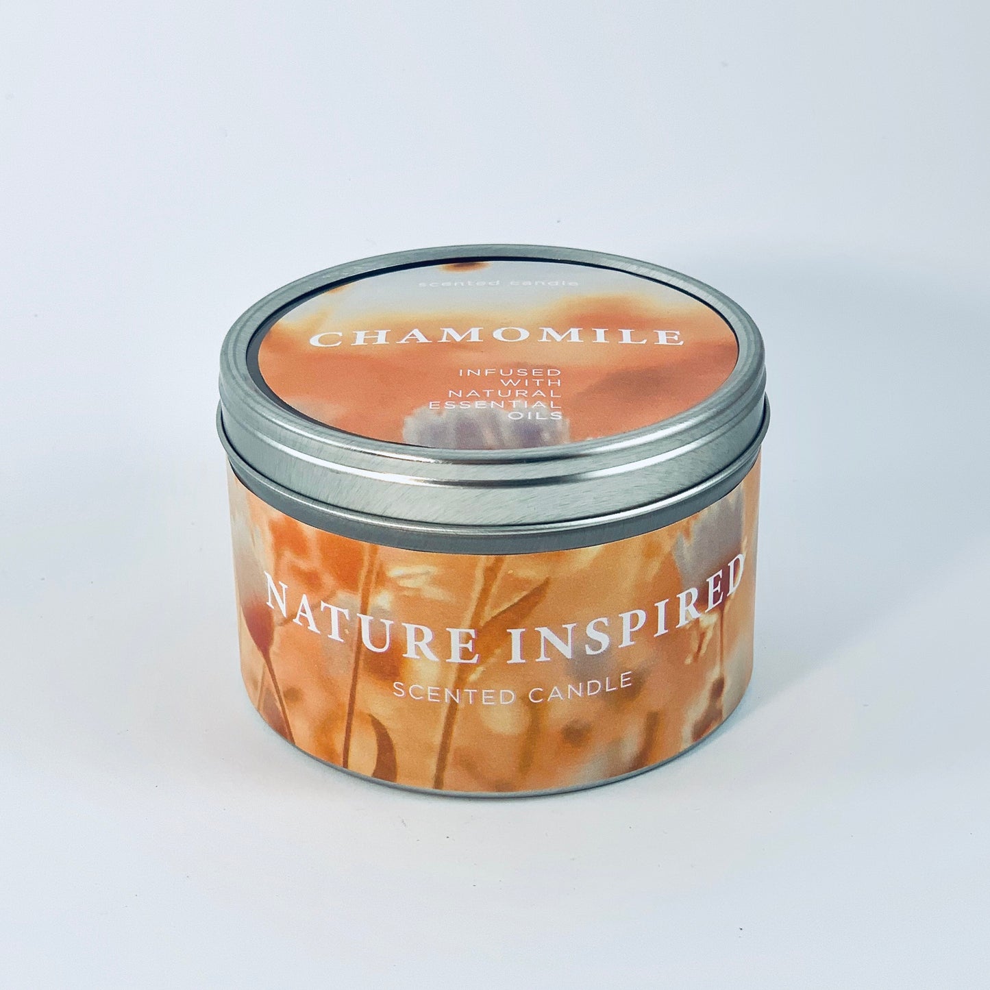 Dabīgā sojas vaska svece metāla trauciņā ar kumelīšu aromātu.