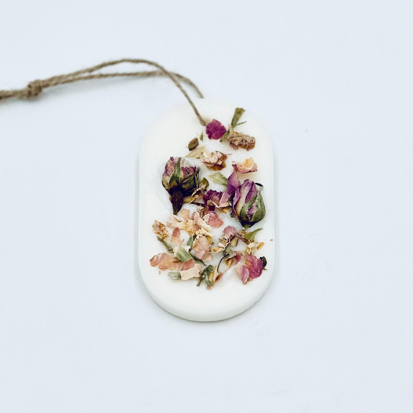 Ароматизированный соевый воск с ароматом чайной розы.