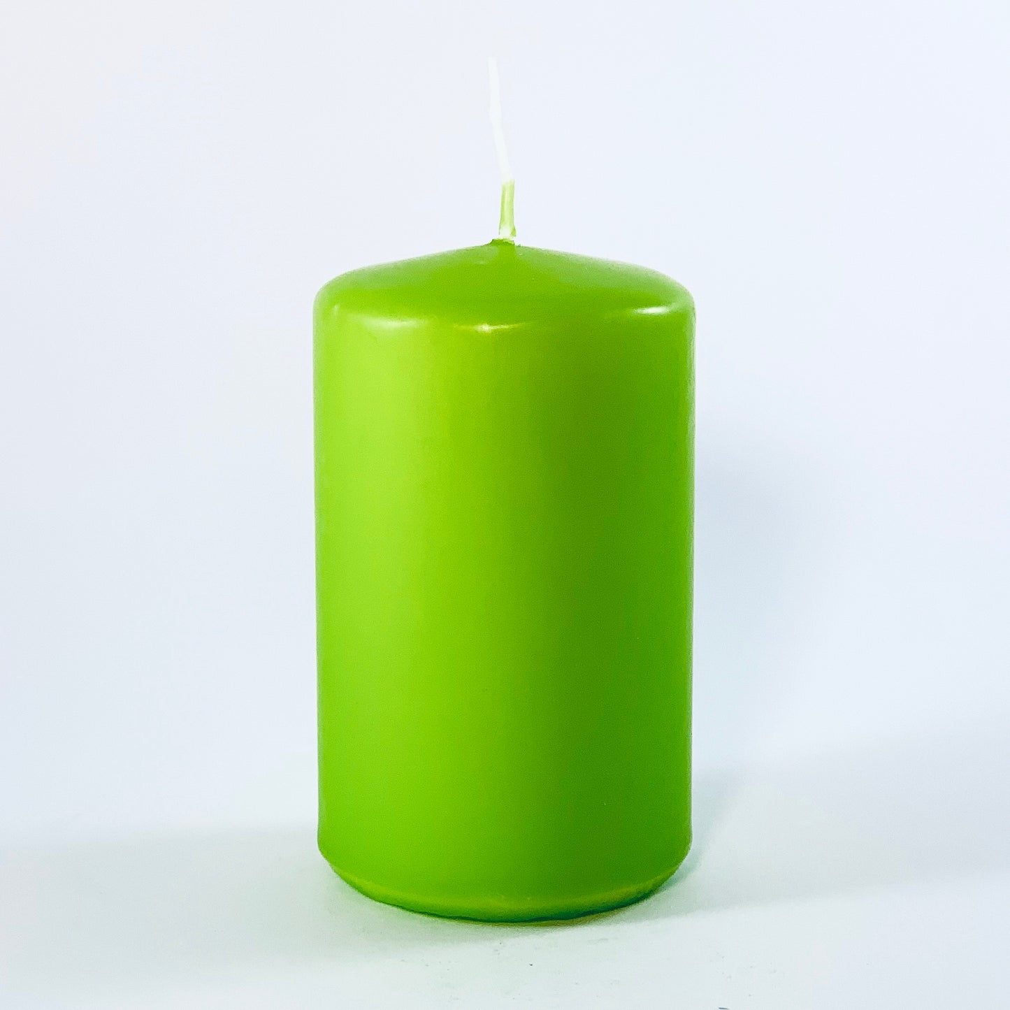 Pulverspiestā svece ⌀ 6x10 cm, salātzaļa.