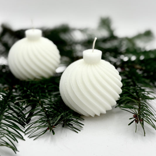 Dizaina svece “Eglītes rota”, 9x8,4cm, balta