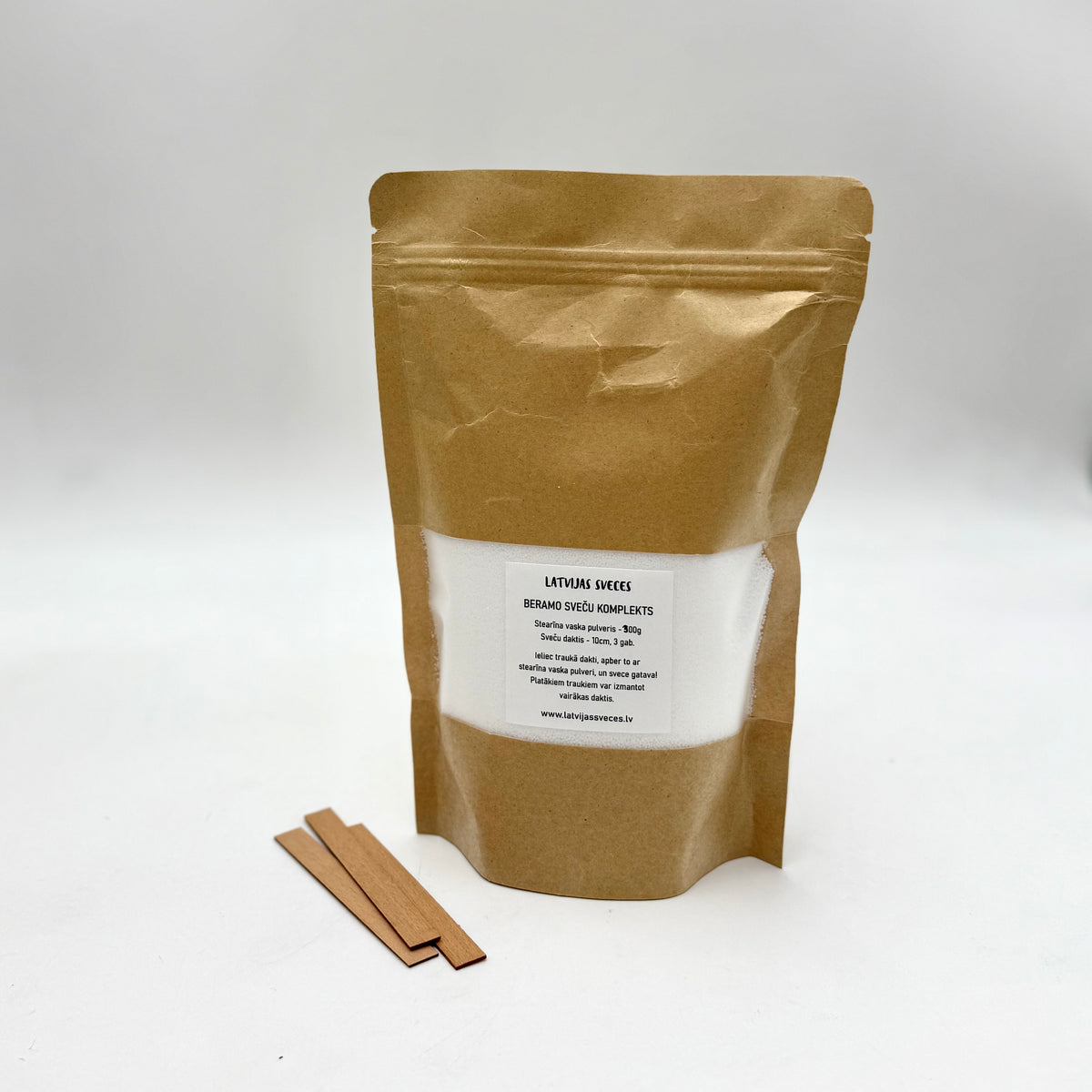 Daktis Beramā svece 300g + 3 koka daktis – Latvijas Sveces