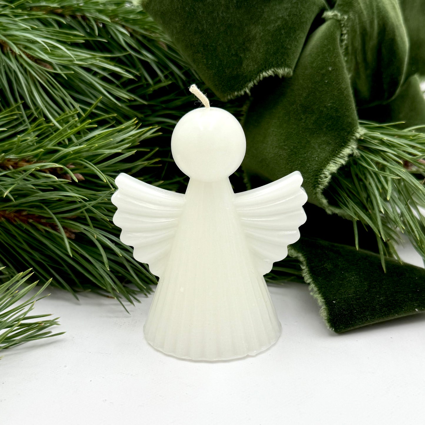 Дизайнерская свеча "Рождественский ангел", 9х11 см.