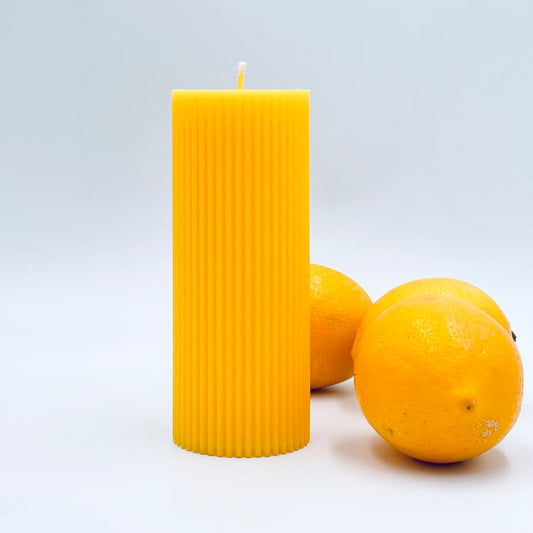 Dizaina svece “Karaliskā”, rievota, dzeltena, 6x15cm