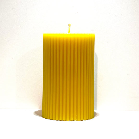 Beeswax candle, 6x10 cm, grooved