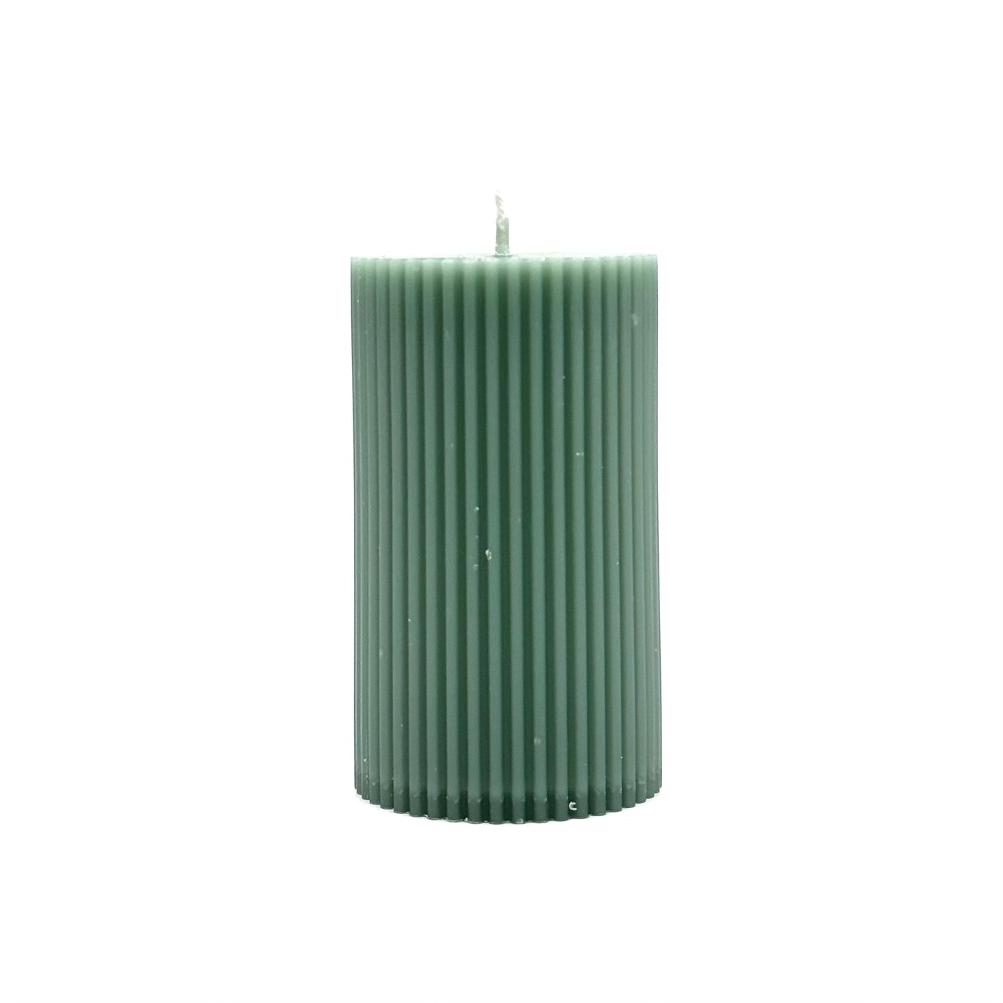 Dizaina svece “Karaliskā”, rievota, vēsi zaļa, 6x10cm