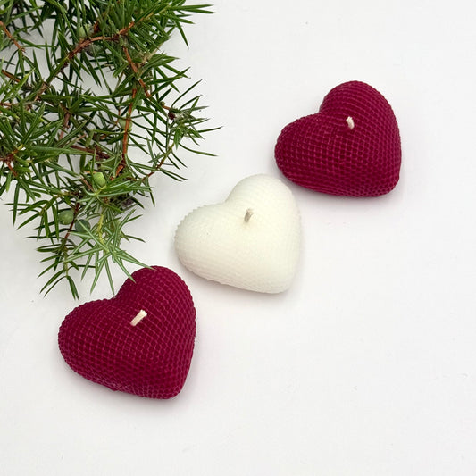 Комплект свечей-сердец в цветах латвийского флага, 3 шт.