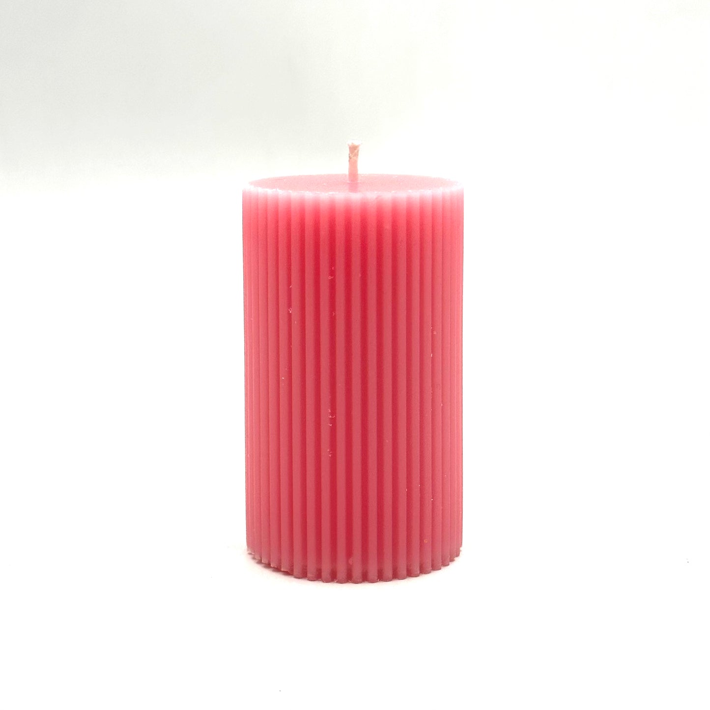 Dizaina svece “Karaliskā”, 6x10 cm, rievota, rozā