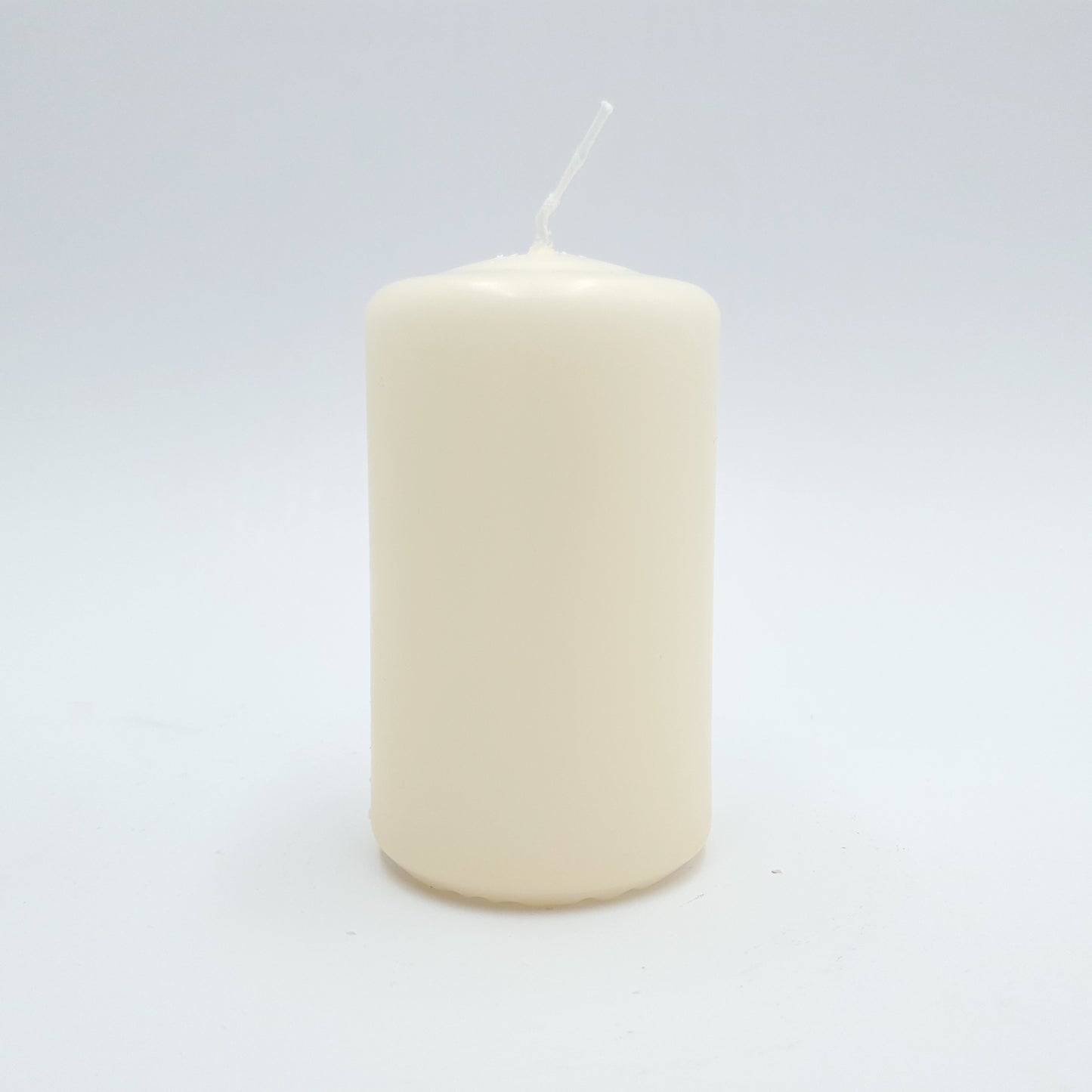 Pulverspiestā svece ⌀ 6x10 cm, bēša