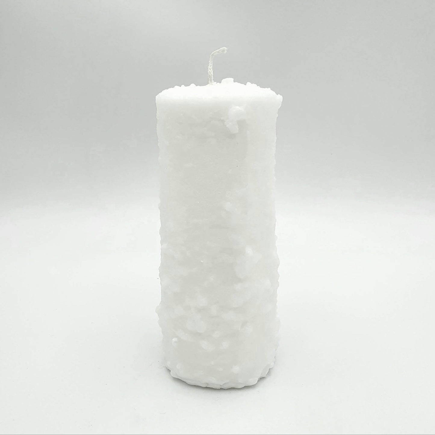 White design candle with texture "Snow"