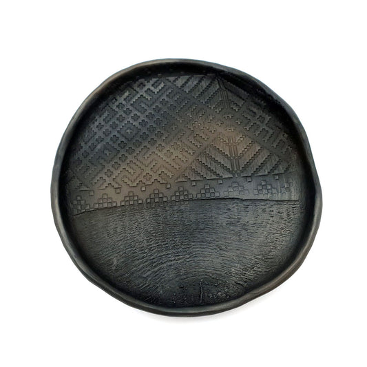 Candle pad, black ceramic with a Latvian national pattern, ⌀ 16 cm