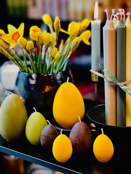 Дизайнерская свеча Пасхальное яйцо из соевого воска, жёлтая.