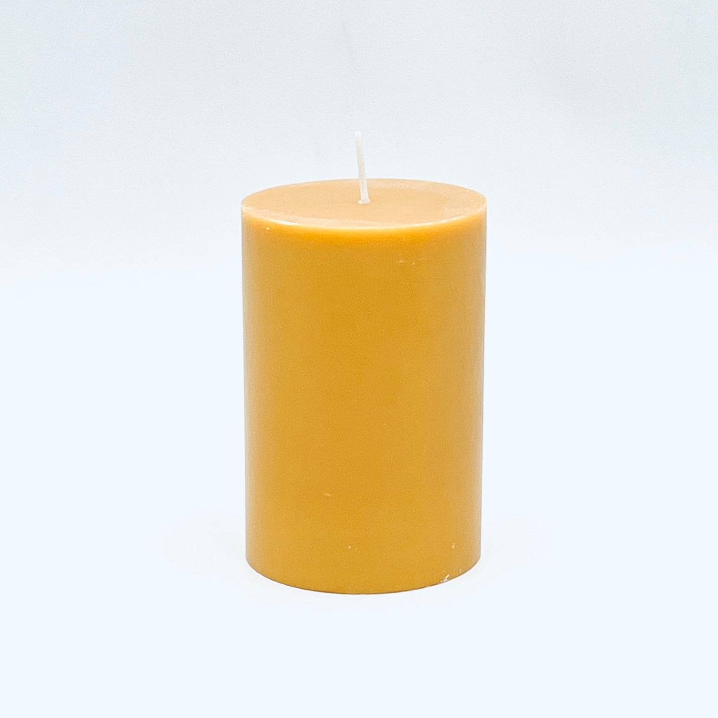 Стеариновая кружевная свеча, ⌀ 6x9 см, бежевая