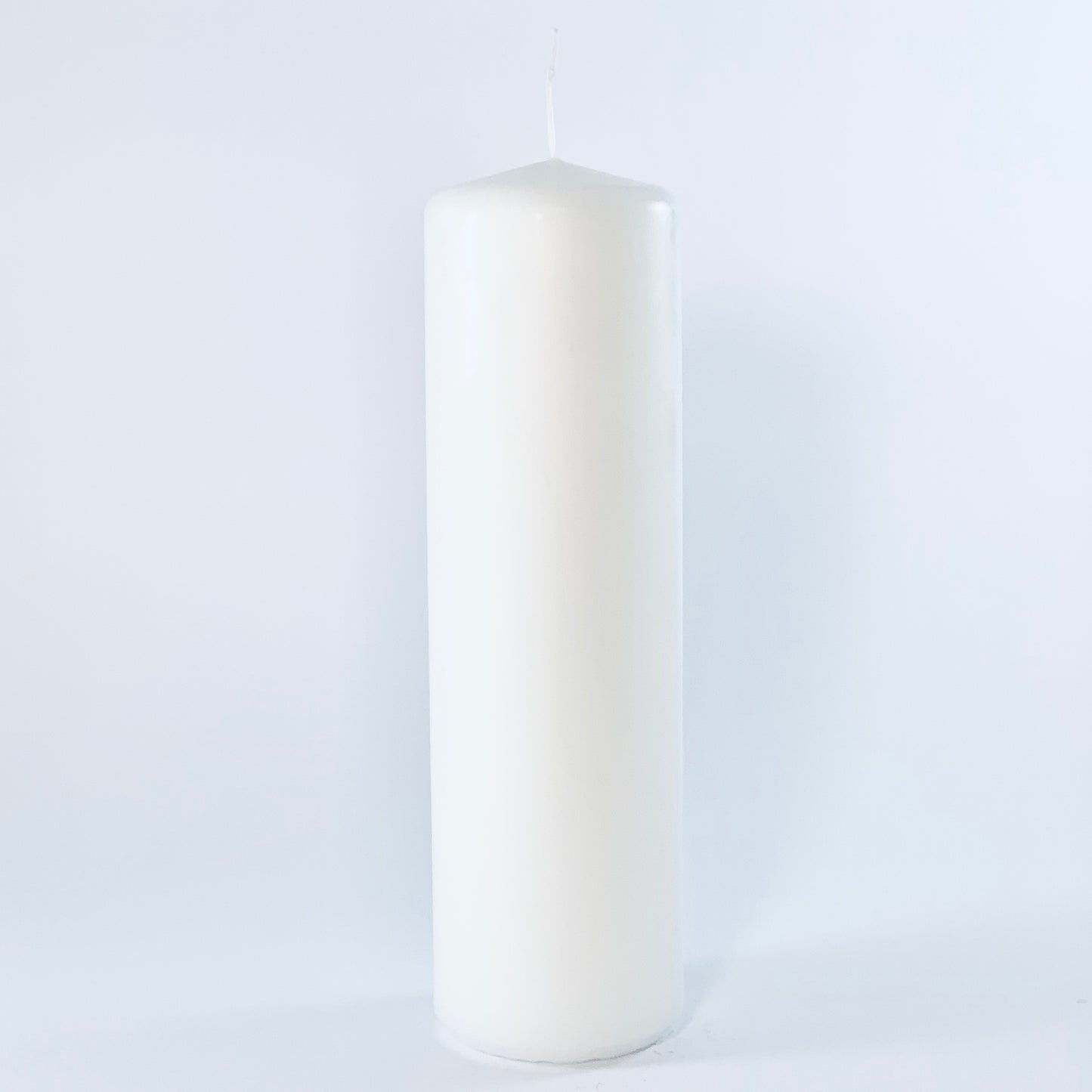 Pulverspiestā svece ⌀ 6x18 cm, balta.
