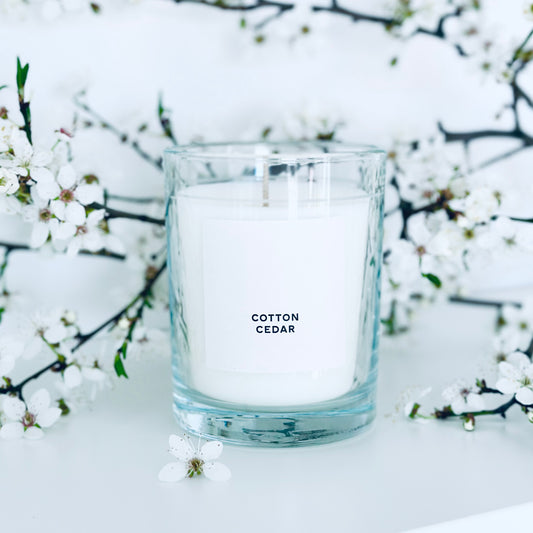Aromātiska svece “Cotton cedar” aromātu