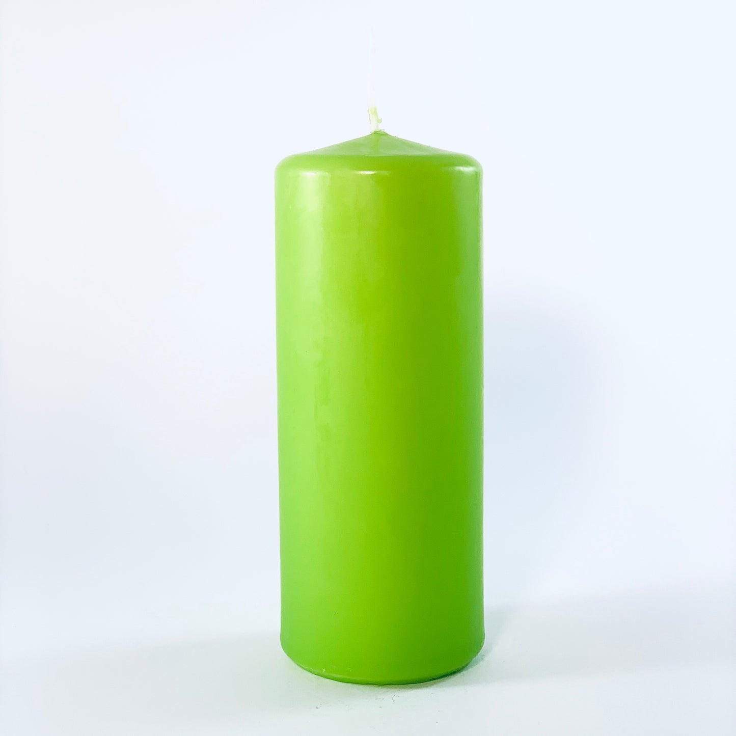 Powderpressed candle ⌀ 6x15 cm, lettuce green