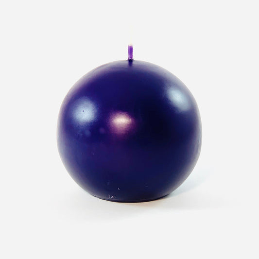 Шар-свеча, прессованная порошком, ⌀ 8 см, темно-фиолетового цвета.
