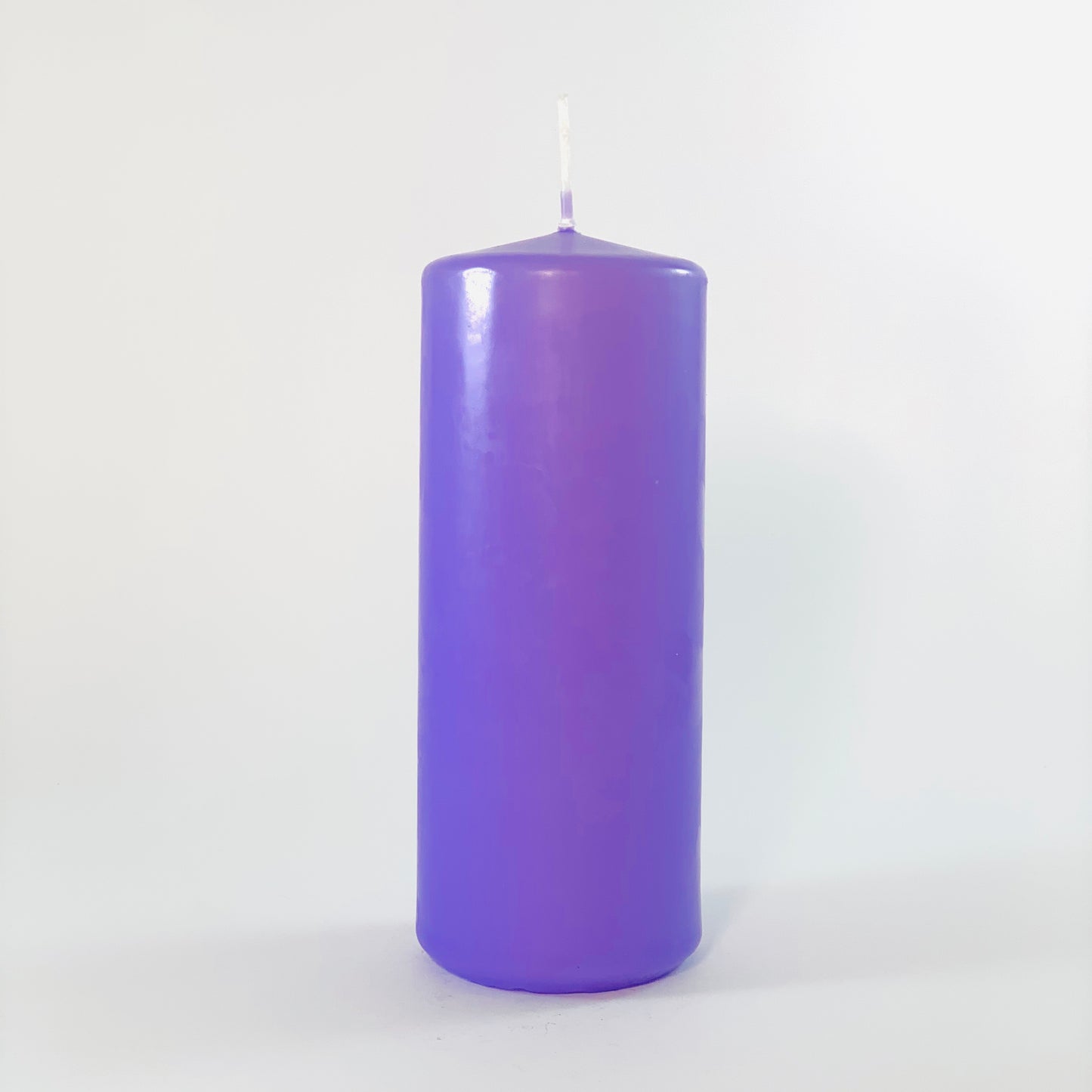Pulverspiestā svece ⌀ 6x15 cm, gaiši lillā