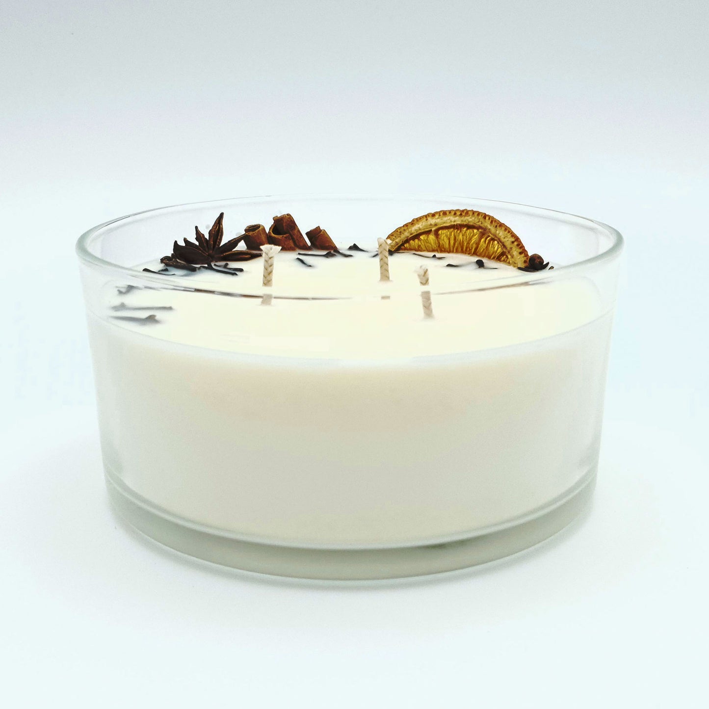 Свеча из соевого воска "Корица и апельсин" в стеклянной таре, с тремя конфорками, ⌀ 14x8 см.