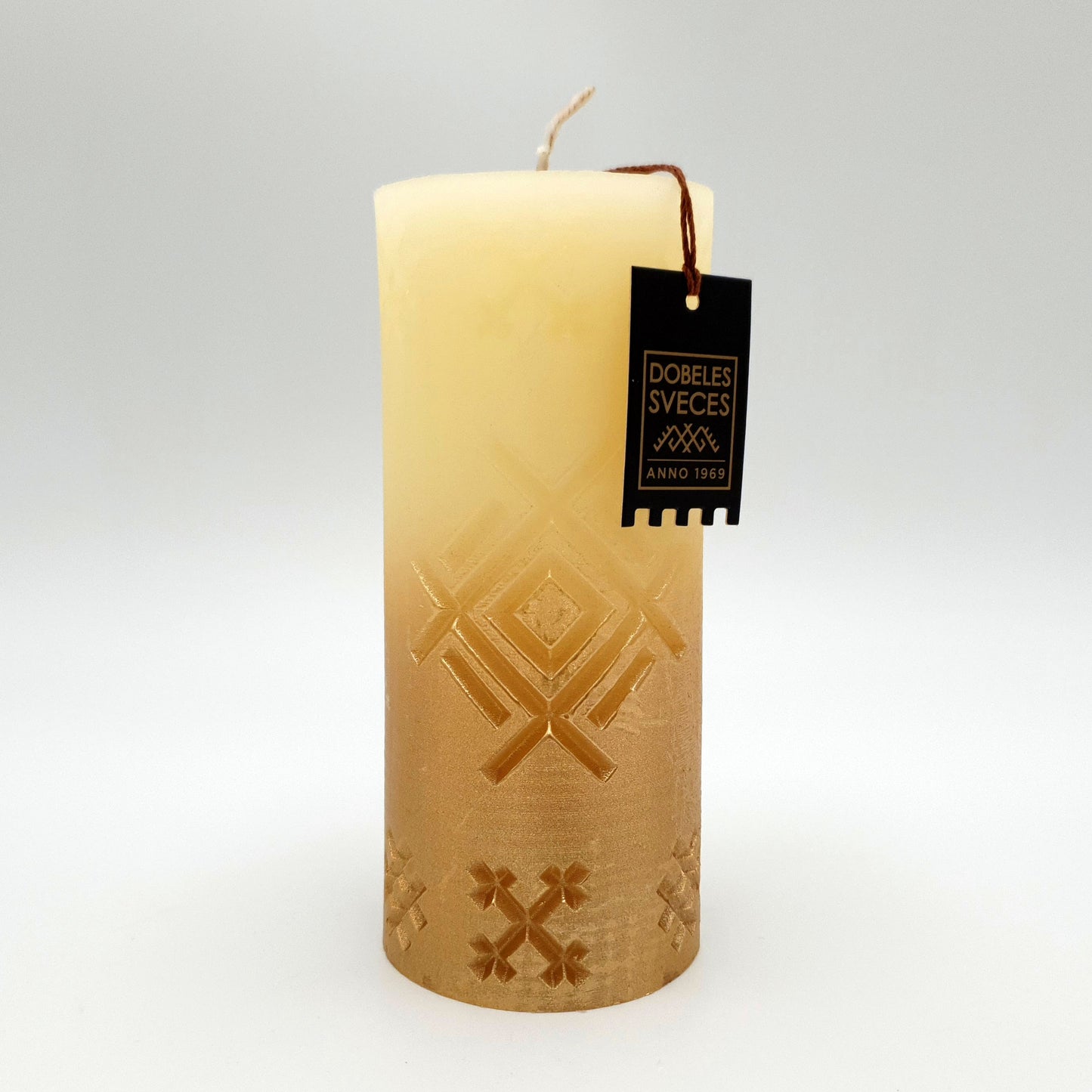 Svece ar latvju rakstu zīmi "Aka", ziloņkaula ar zeltu